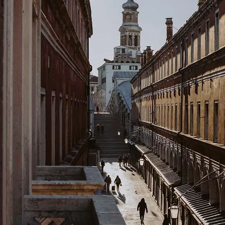 Ca' Della Scimmia - Rialto Bridge,
